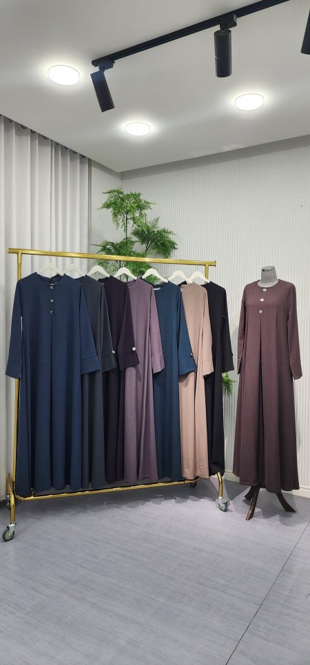 عباية مع فقسة من قدام وأزرار وايد عريضة