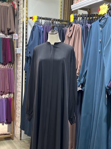 أسود