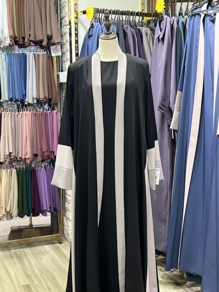 أسود
