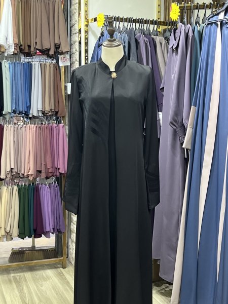أسود