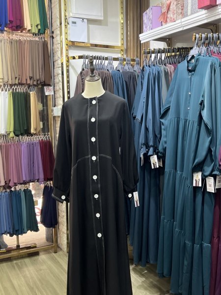 أسود