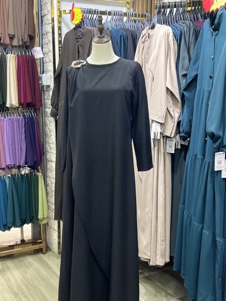 أسود